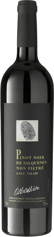 Bottiglia di Pinot Noir Non Filtre de Salquenen AOC Oskar Mathier di Adrian Mathier